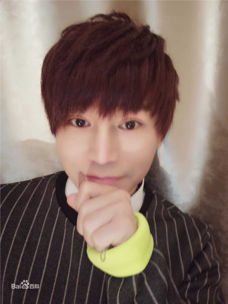 陈奕天(Eachen)：个人相册素颜照壁纸