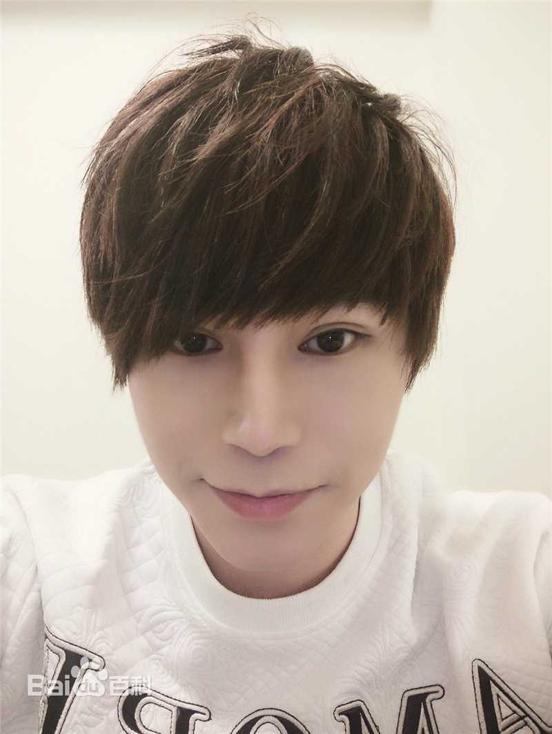 陈奕天(Eachen)：个人相册素颜照壁纸