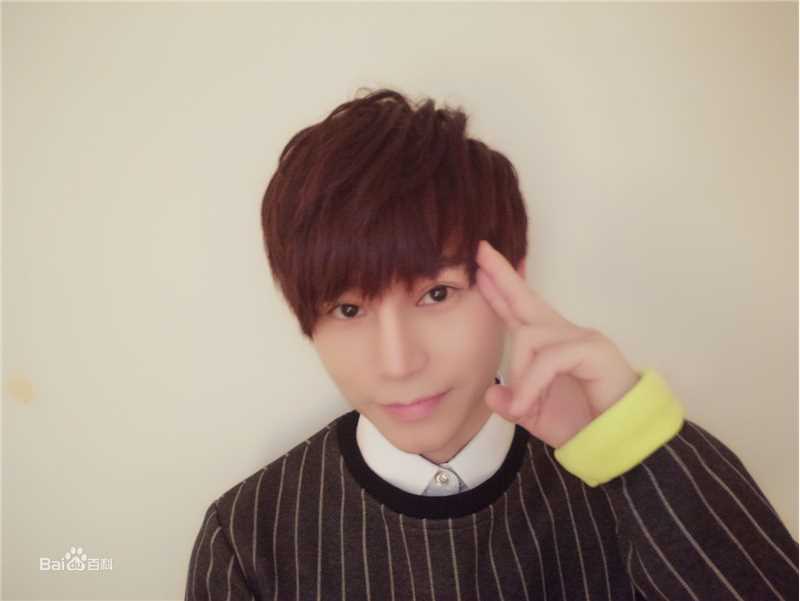 陈奕天(Eachen)：个人相册素颜照壁纸