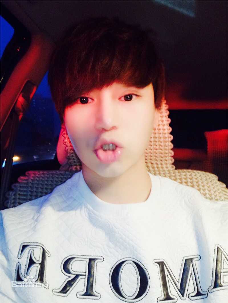 陈奕天(Eachen)：个人相册素颜照壁纸