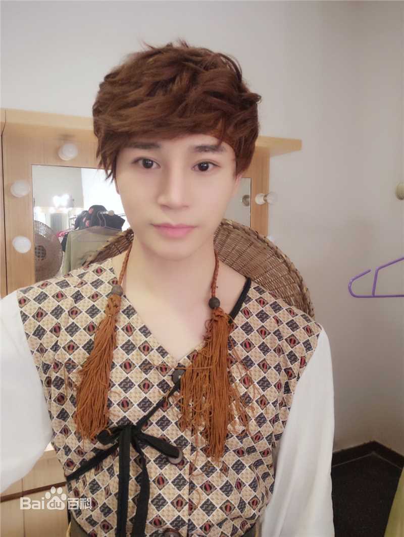 陈奕天(Eachen)：个人相册素颜照壁纸