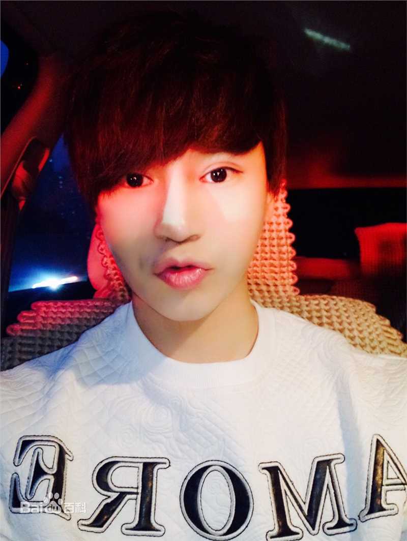 陈奕天(Eachen)：个人相册素颜照壁纸