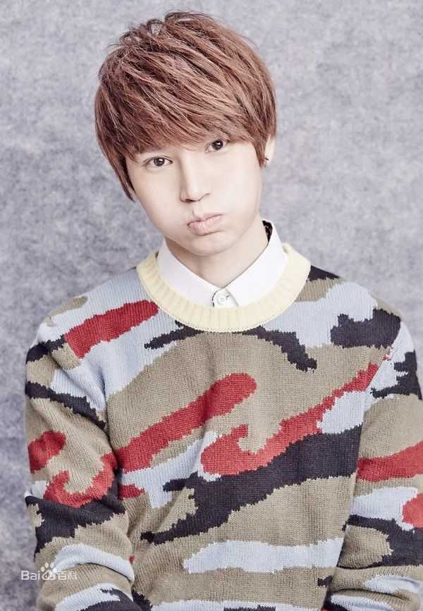 陈奕天(Eachen)迷彩性感图片图集