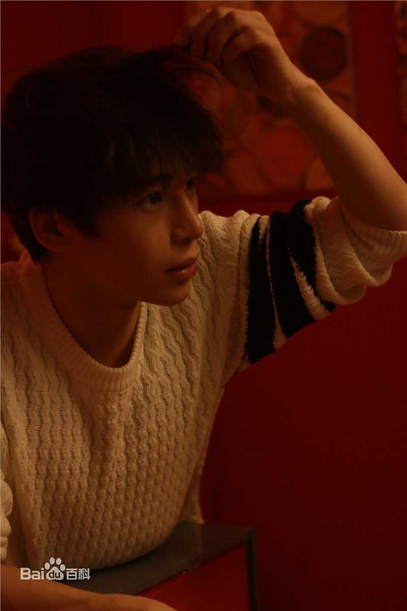 陈奕天(Eachen)月日挂红