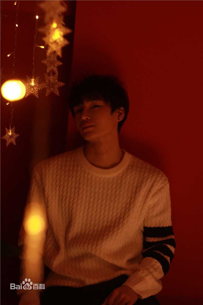 陈奕天(Eachen)月日挂红