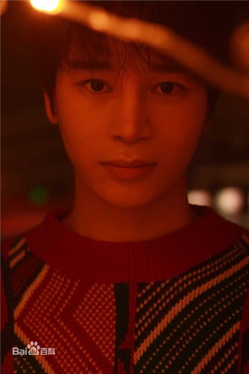 陈奕天(Eachen)月日挂红