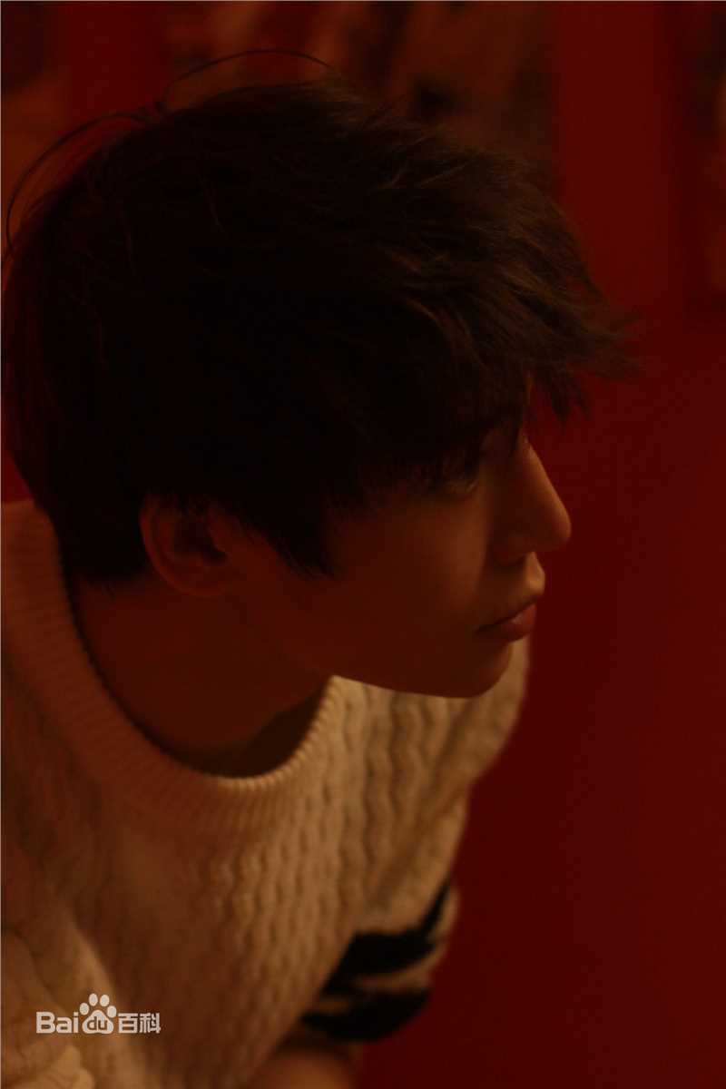 陈奕天(Eachen)月日挂红