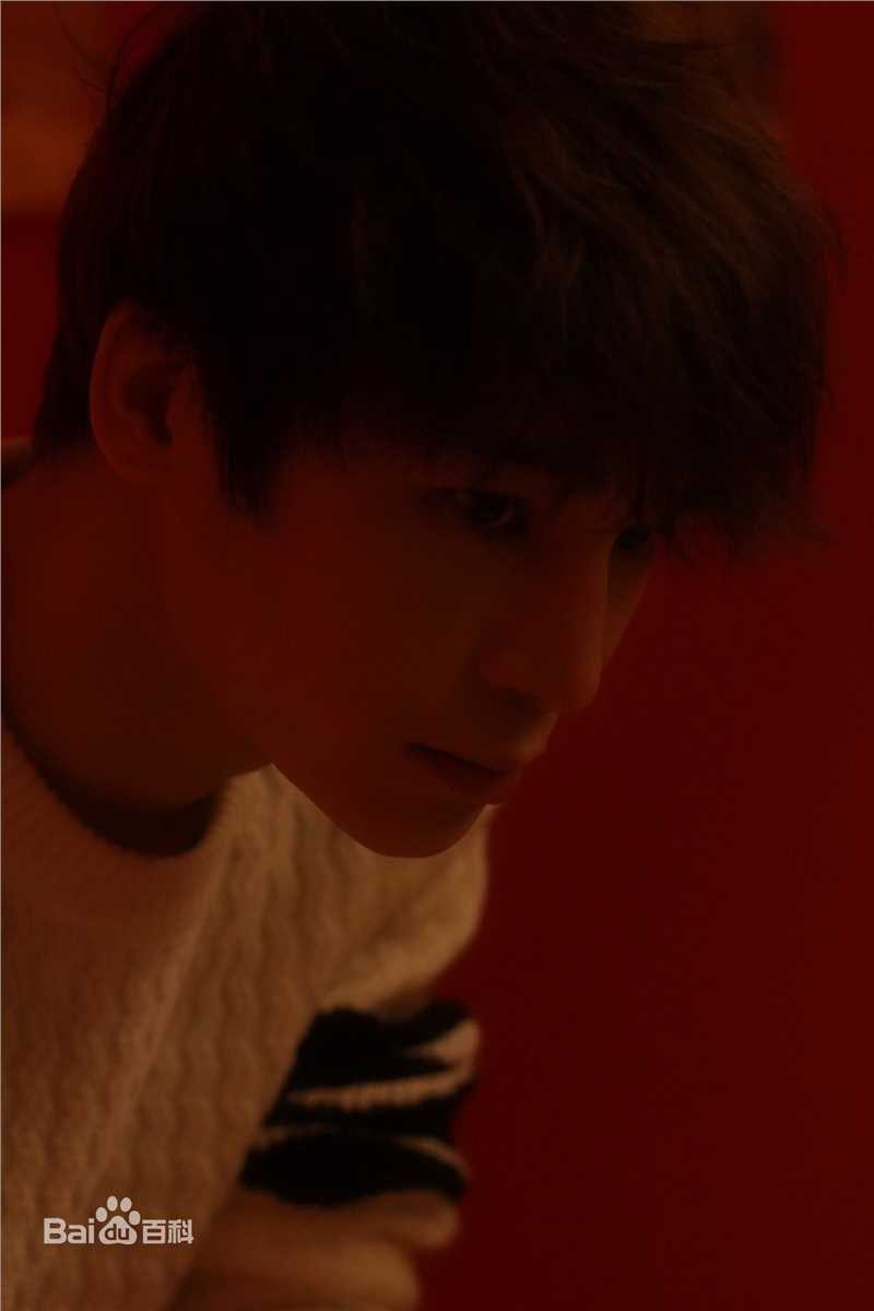 陈奕天(Eachen)月日挂红