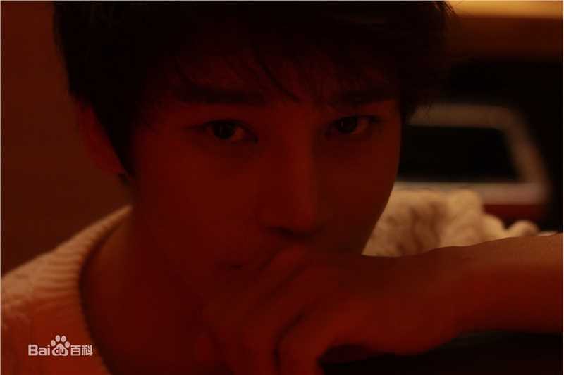 陈奕天(Eachen)月日挂红