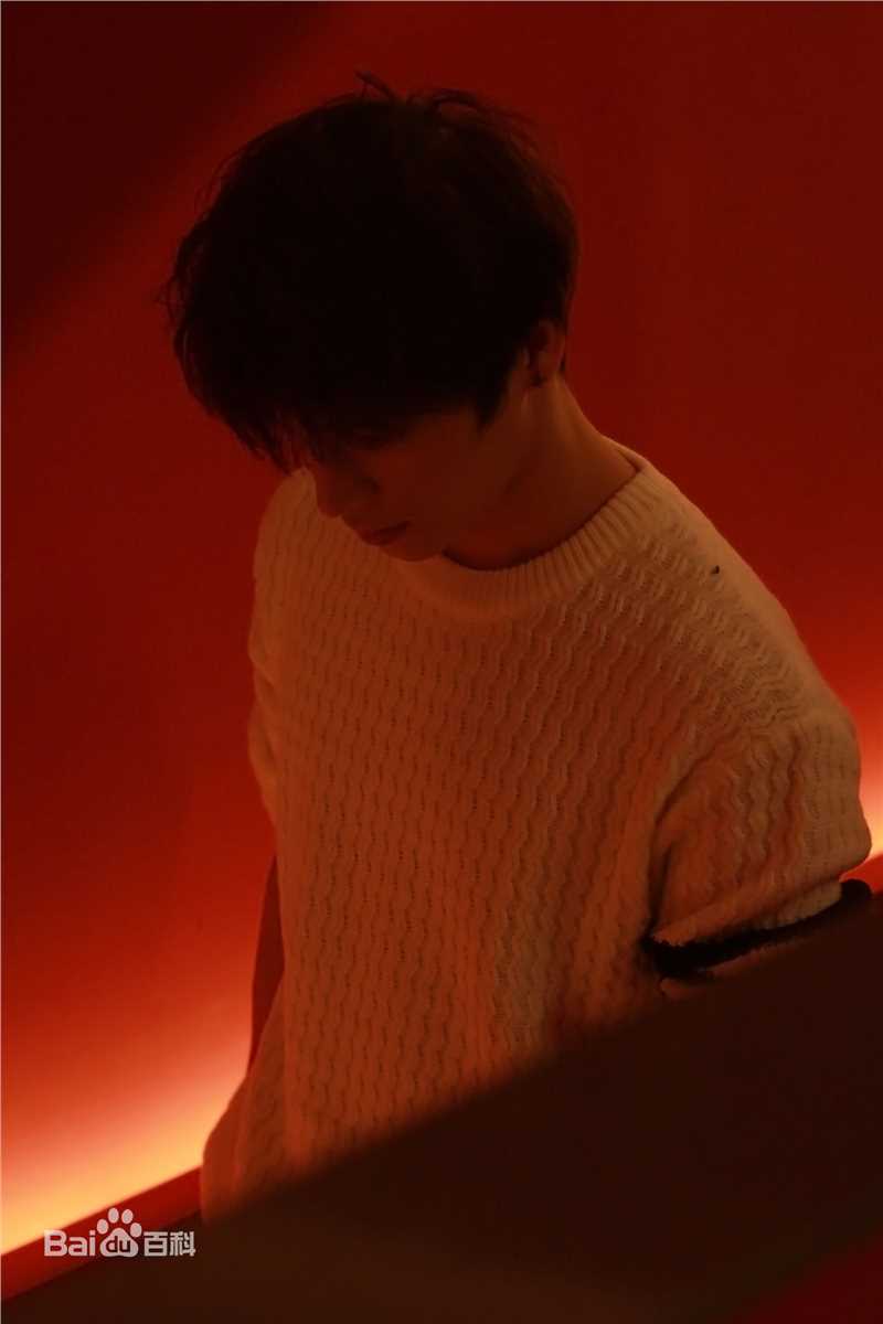 陈奕天(Eachen)月日挂红