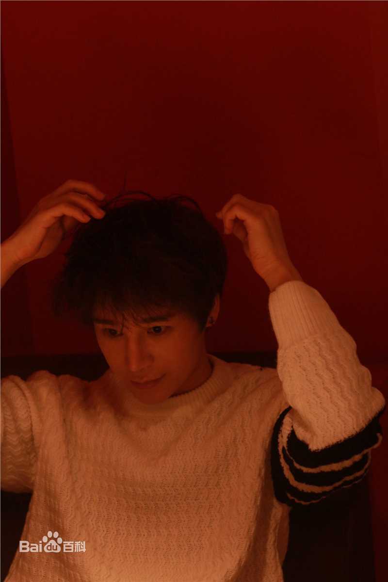 陈奕天(Eachen)月日挂红