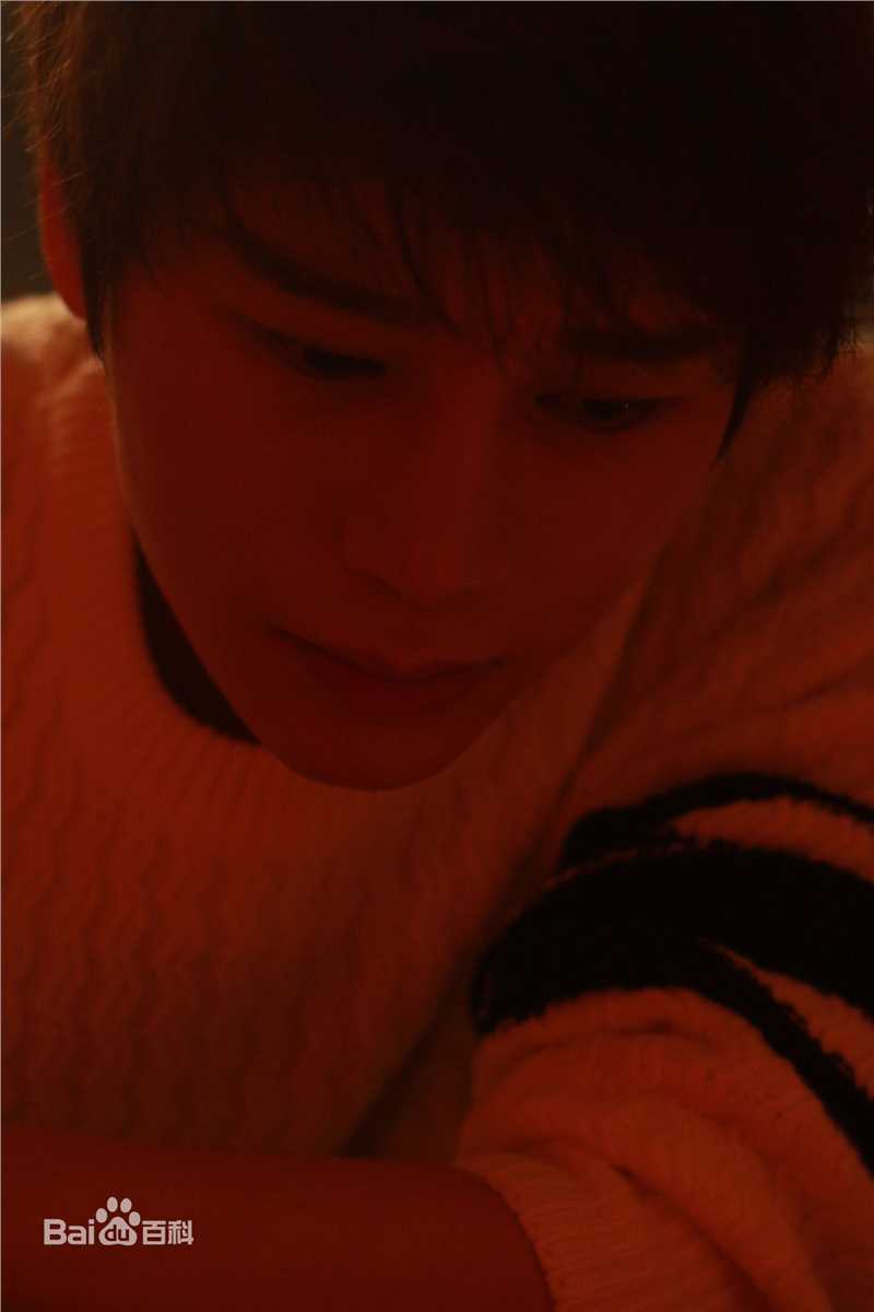 陈奕天(Eachen)月日挂红