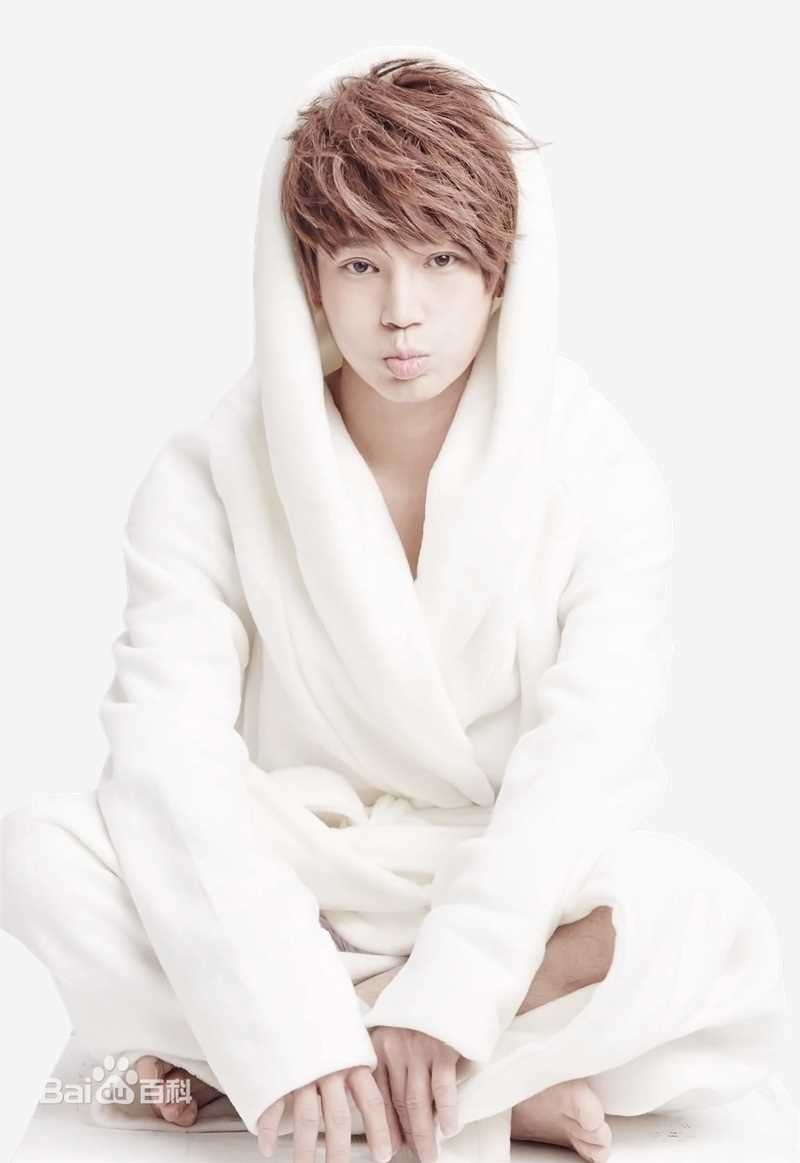 陈奕天(Eachen)形象照前后照片