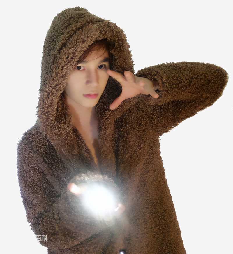 陈奕天(Eachen)形象照前后照片