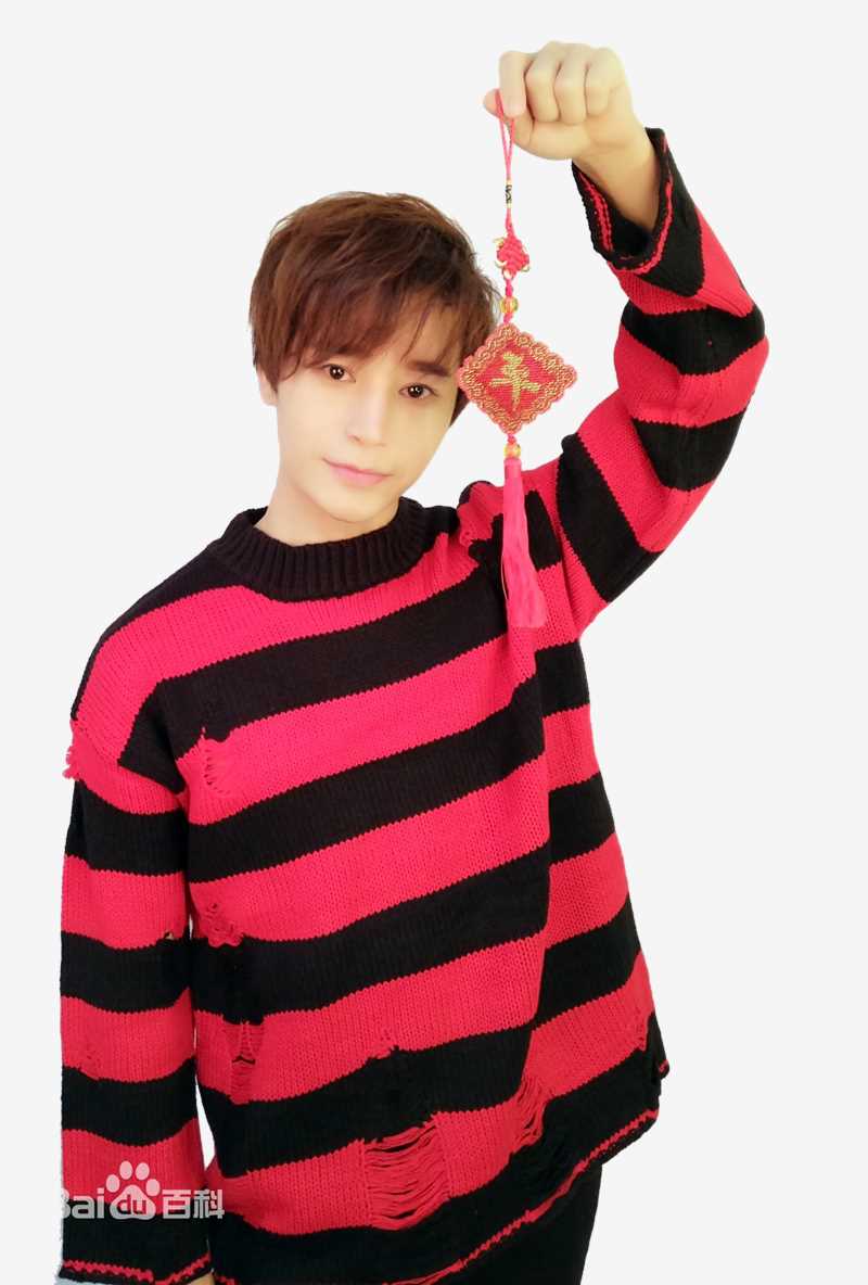 陈奕天(Eachen)形象照前后照片