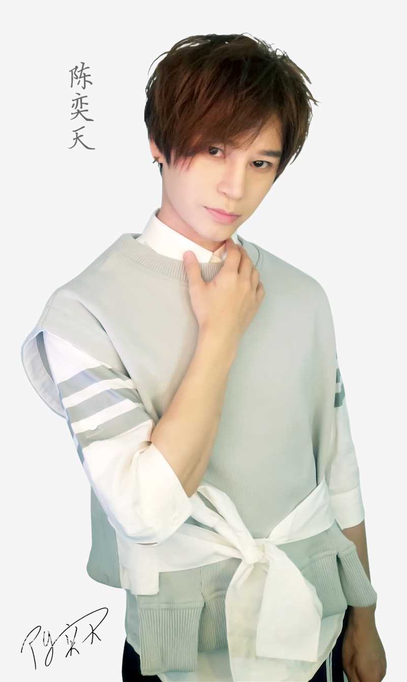 陈奕天(Eachen)形象照前后照片