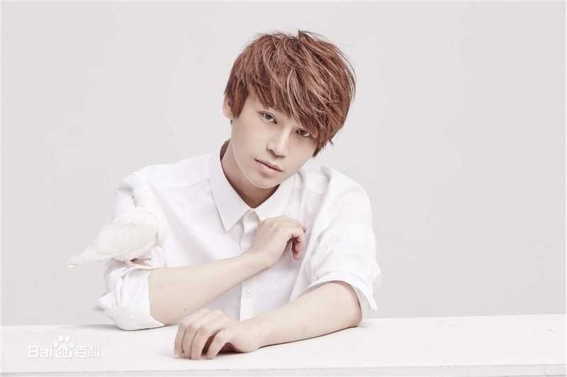 陈奕天(Eachen)最新壁纸