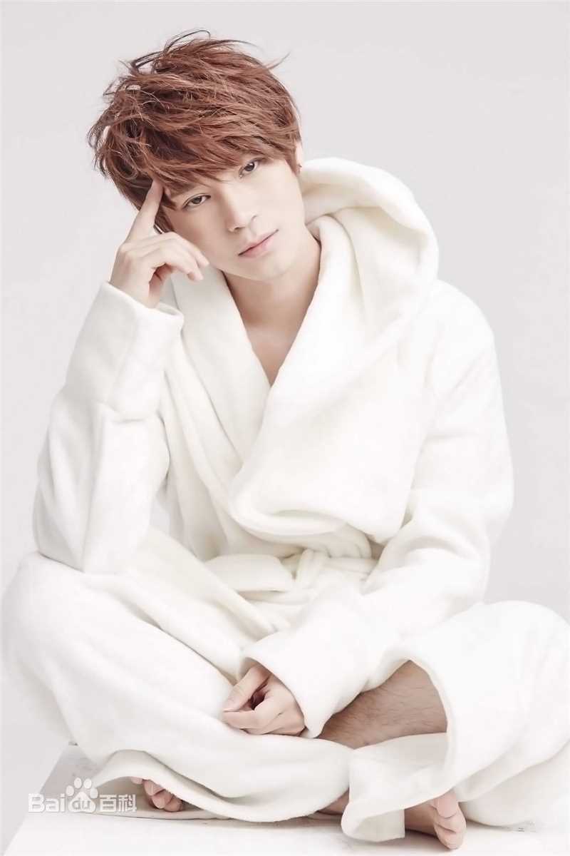 陈奕天(Eachen)最新壁纸