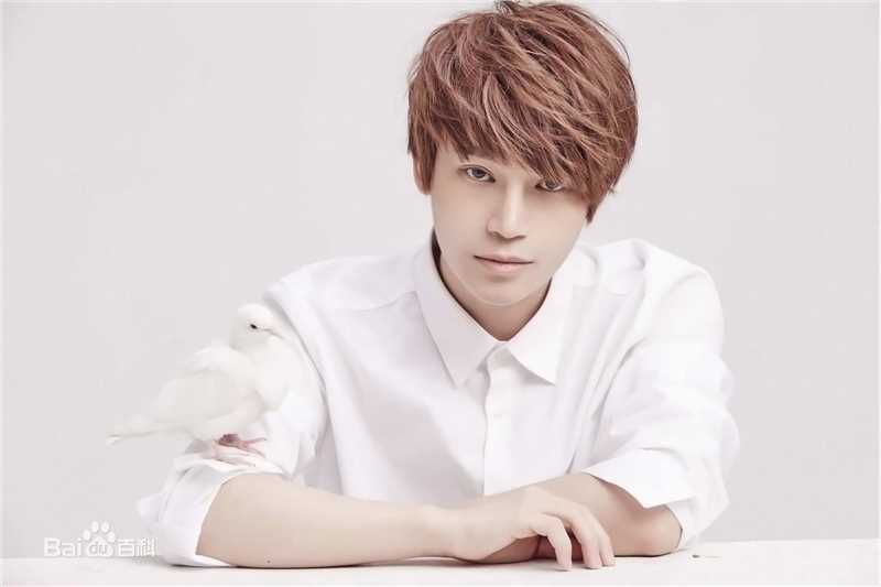 陈奕天(Eachen)最新壁纸