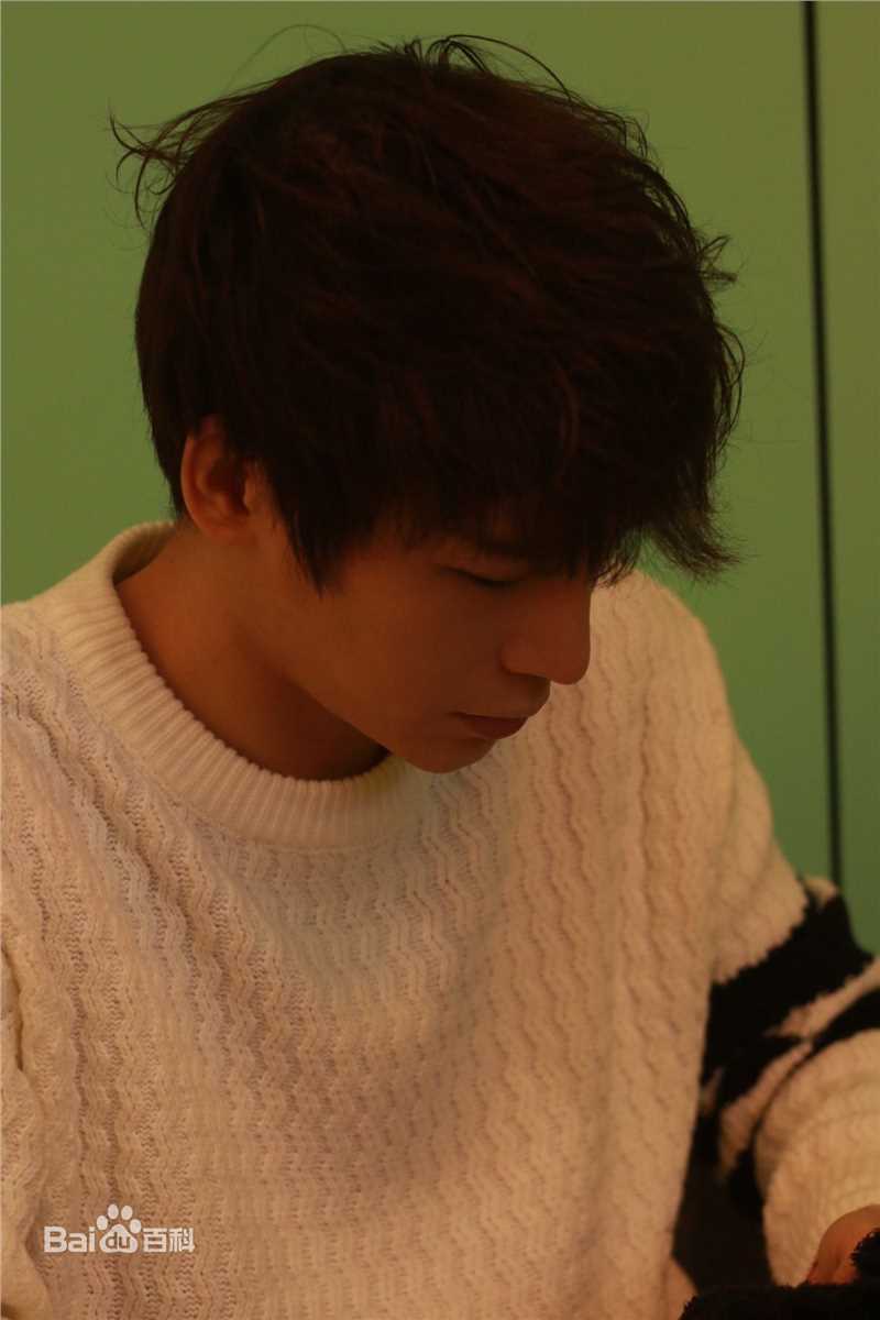 陈奕天(Eachen)绿色系列素颜照壁纸