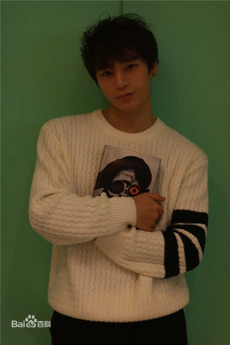 陈奕天(Eachen)绿色系列素颜照壁纸