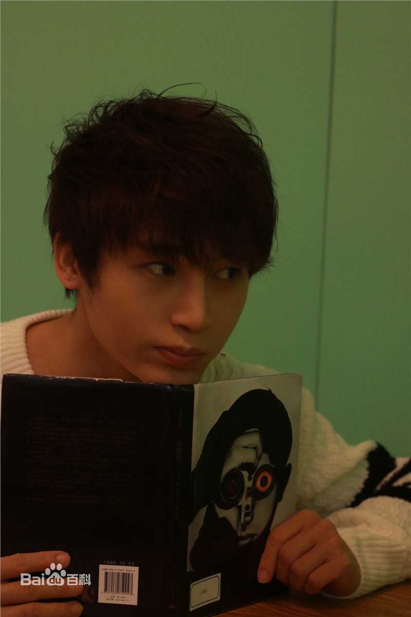 陈奕天(Eachen)绿色系列素颜照壁纸