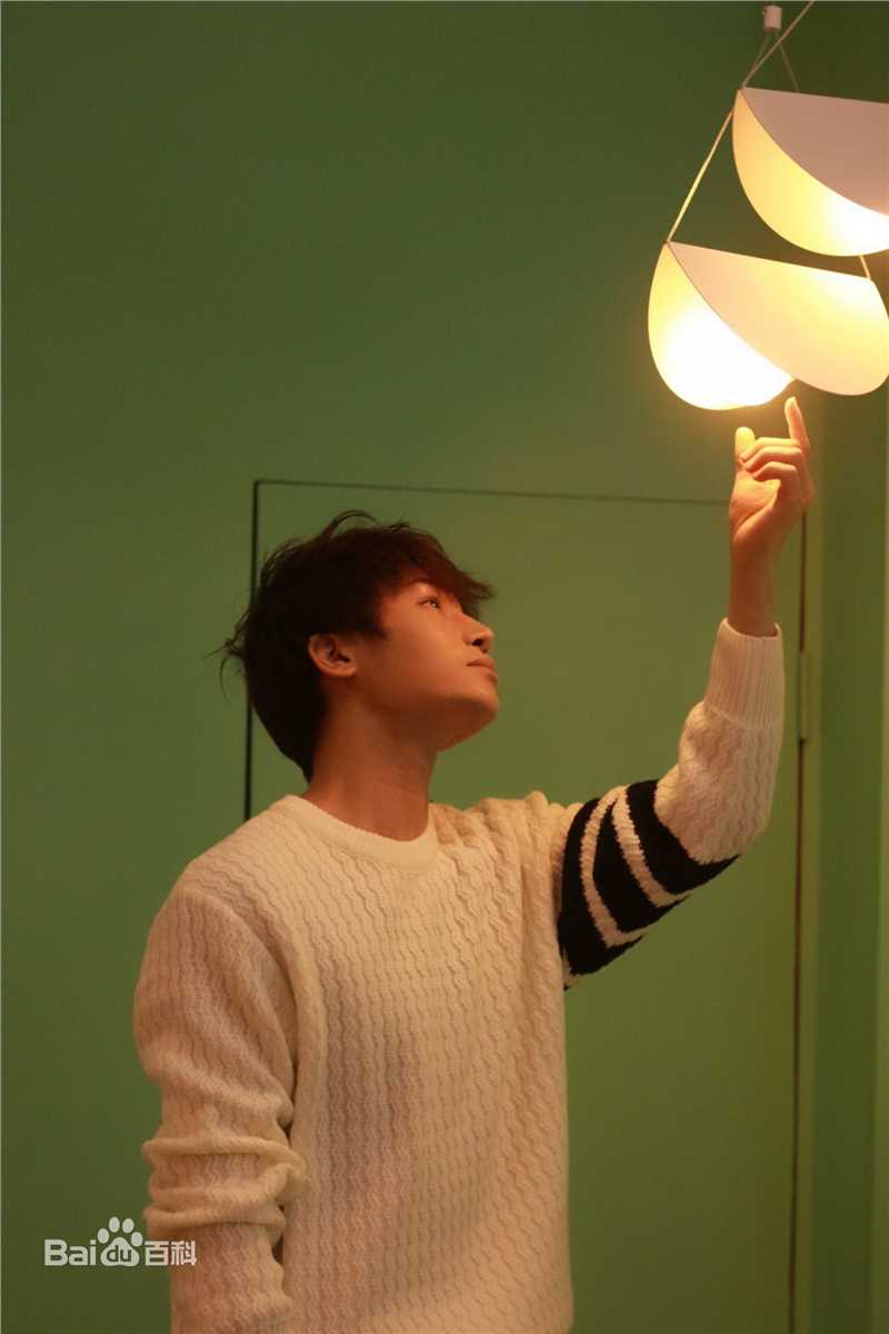 陈奕天(Eachen)绿色系列素颜照壁纸