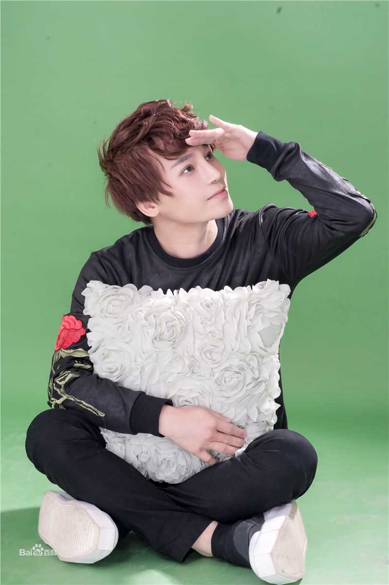 陈奕天(Eachen)绿色系列素颜照壁纸