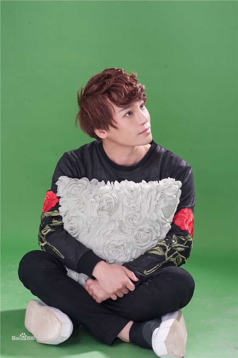 陈奕天(Eachen)绿色系列素颜照壁纸