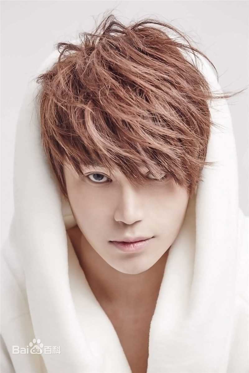 陈奕天(Eachen)最新浴袍壁纸