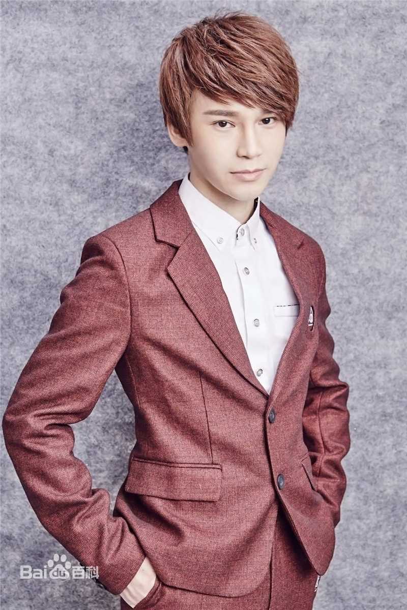 陈奕天(Eachen)红色西服性感图片壁纸