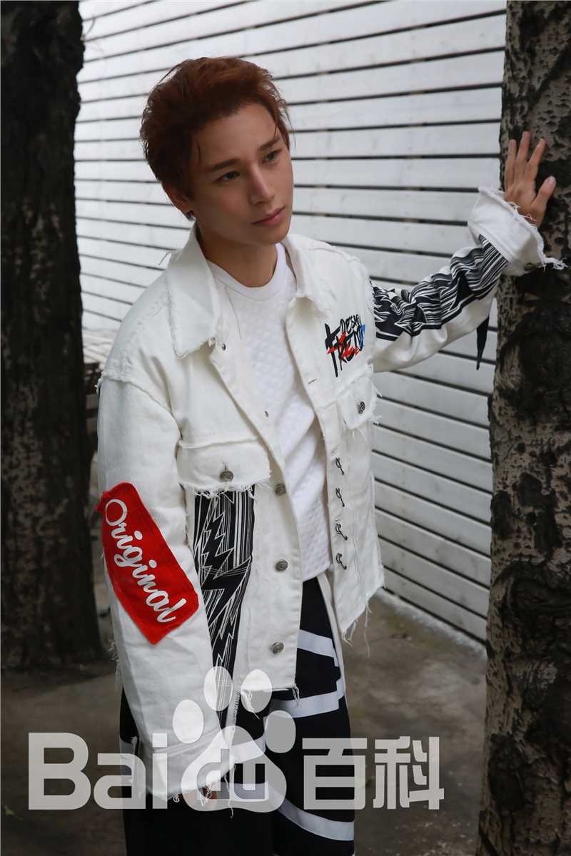 陈奕天(Eachen)街拍性感图片图集