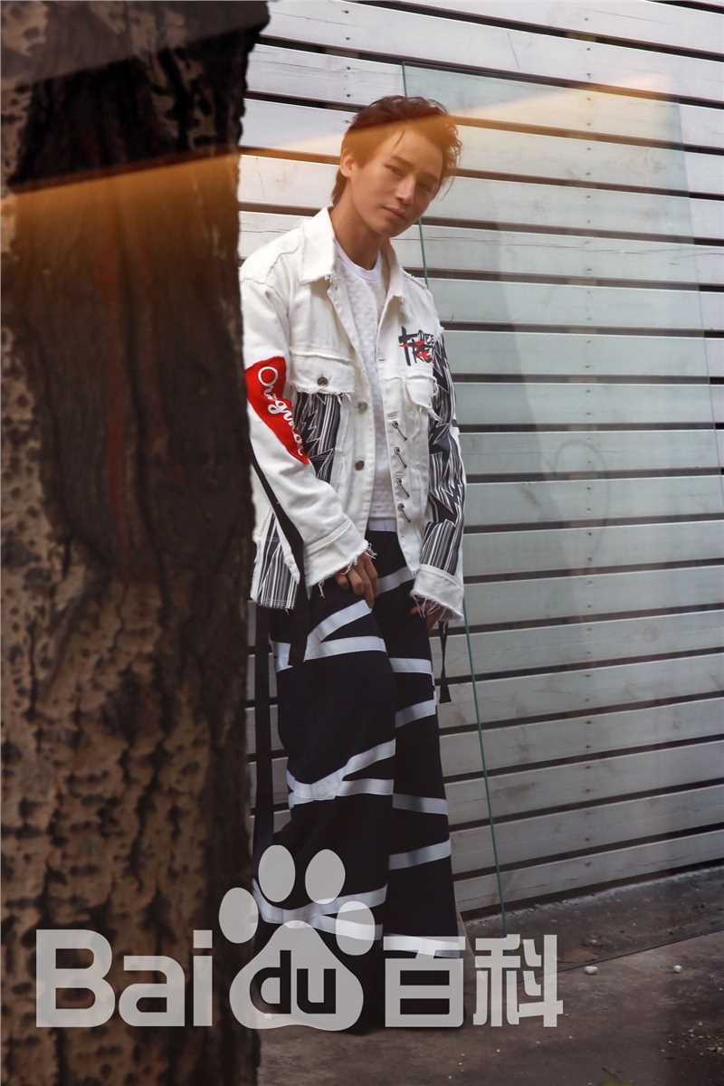 陈奕天(Eachen)街拍性感图片图集