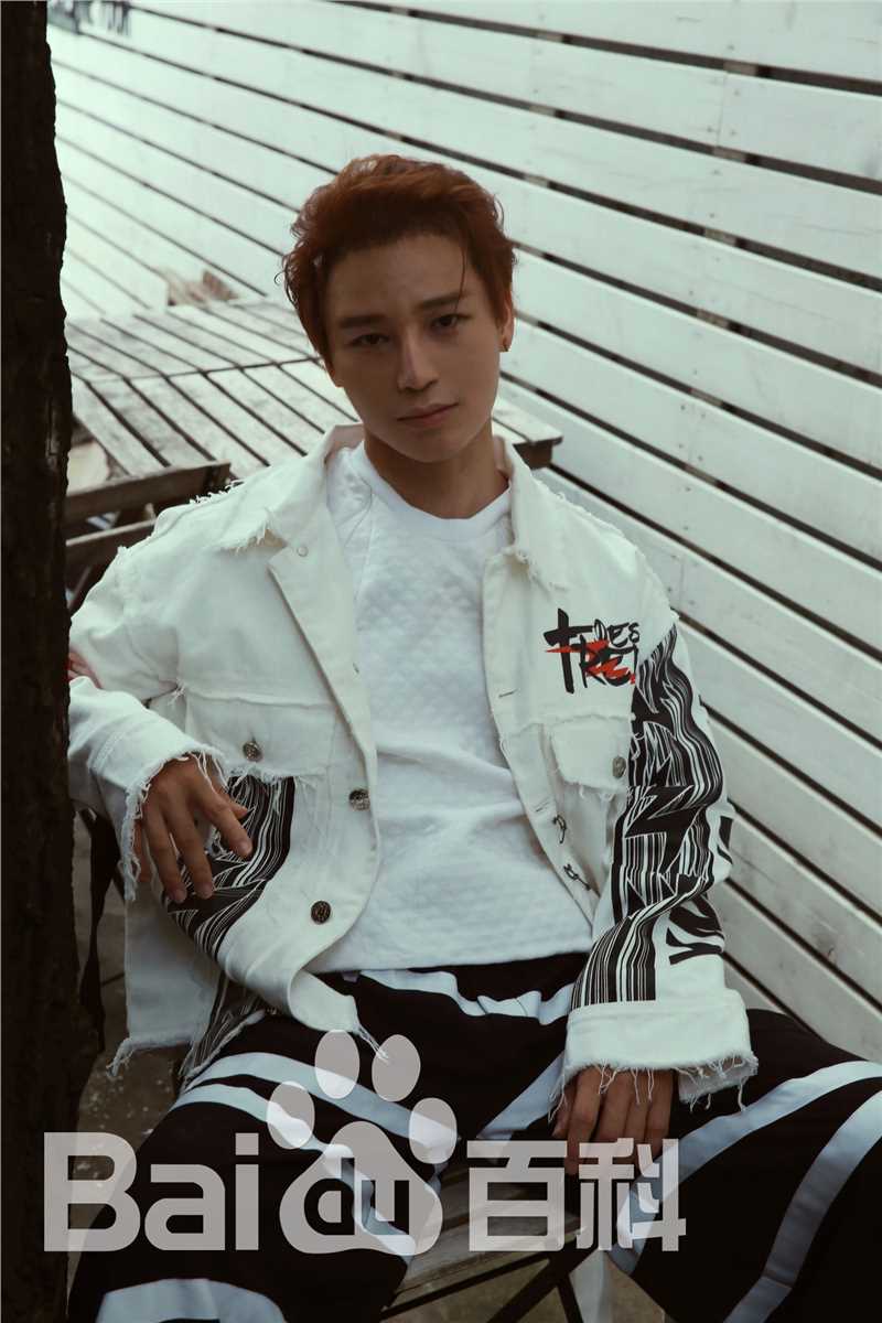 陈奕天(Eachen)街拍性感图片图集