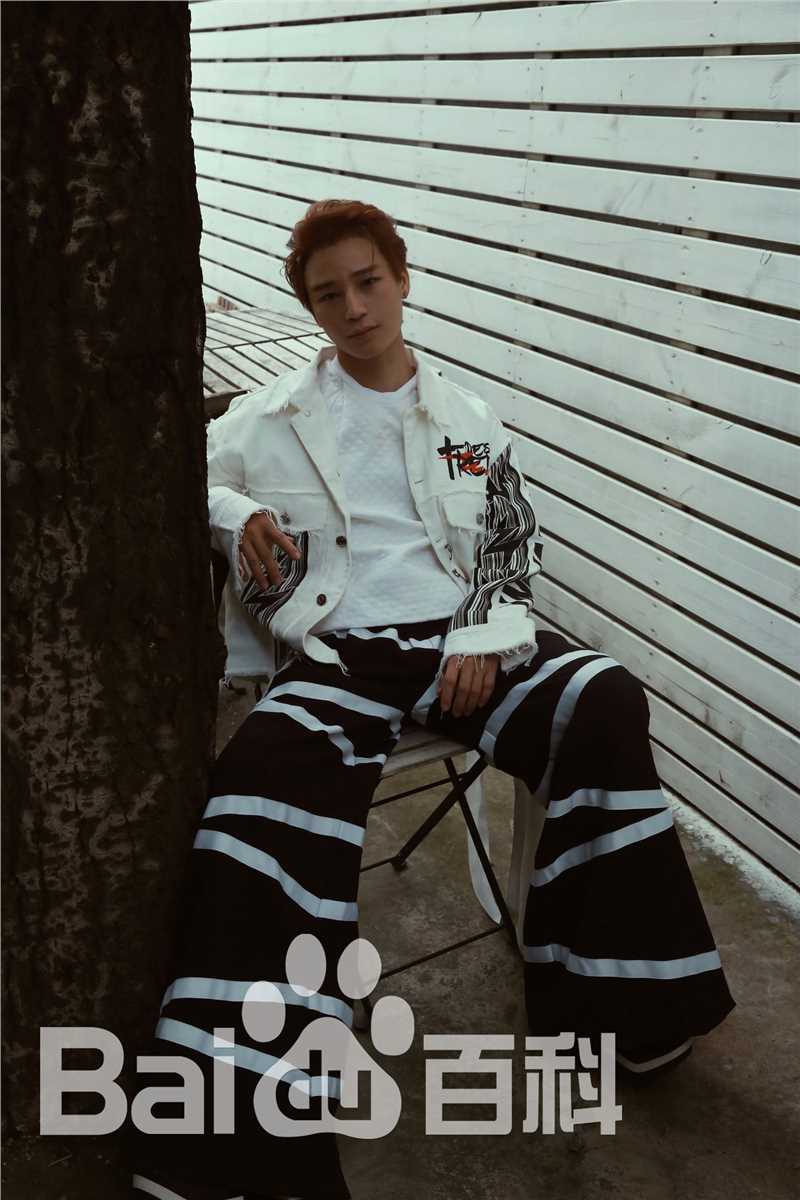 陈奕天(Eachen)街拍性感图片图集