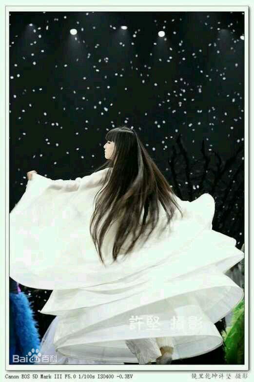 小彩旗舞蹈表演素颜照相册