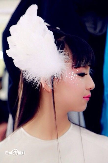 小彩旗舞蹈表演素颜照相册