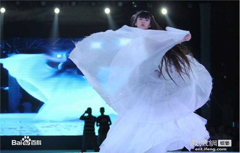 小彩旗舞蹈表演素颜照相册