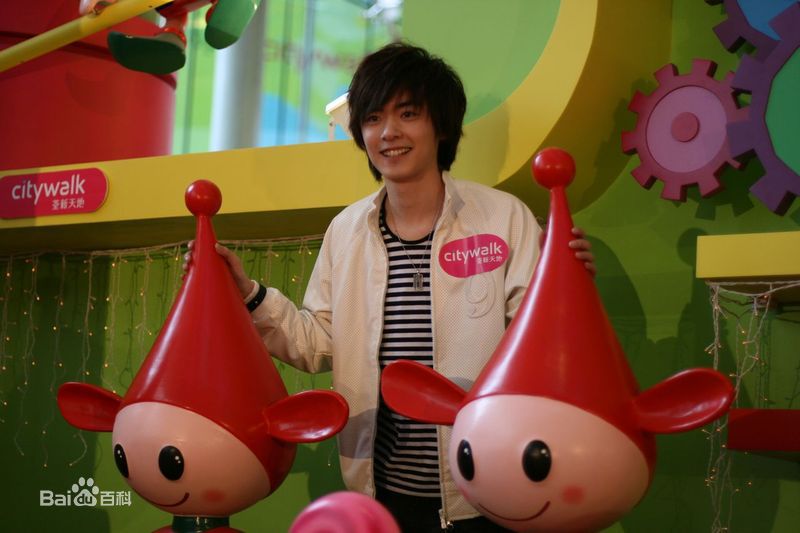 洪卓立(Ken Hung ，Hung Cheuk Lap)生日会素颜照壁纸