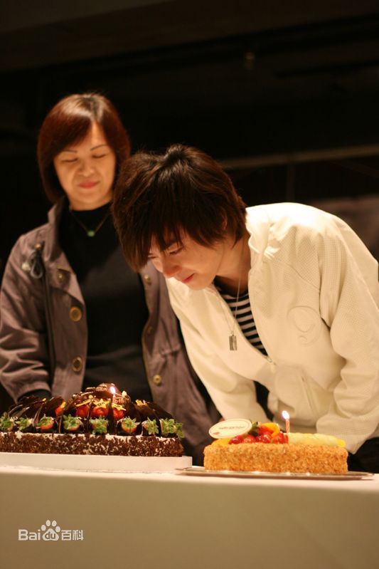 洪卓立(Ken Hung ，Hung Cheuk Lap)生日会素颜照壁纸