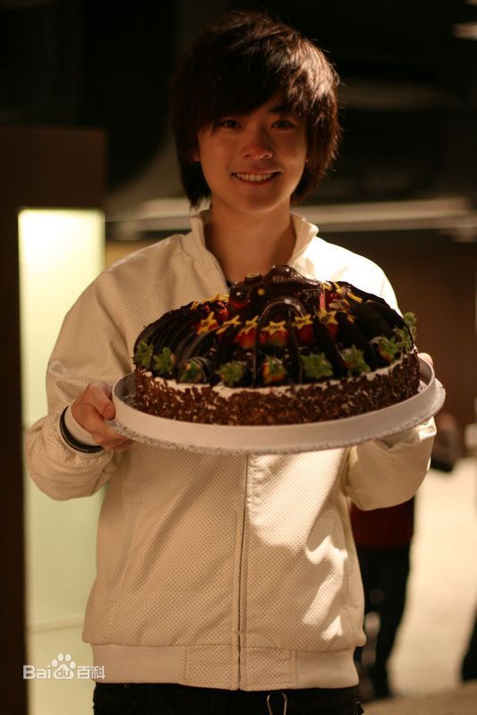 洪卓立(Ken Hung ，Hung Cheuk Lap)生日会素颜照壁纸