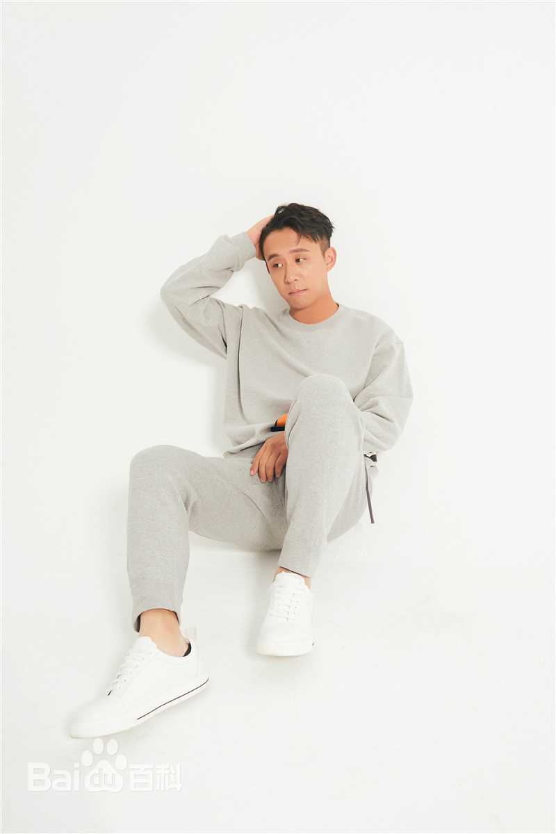 最新刘亭作性感图片