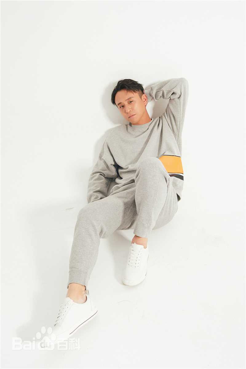 最新刘亭作性感图片