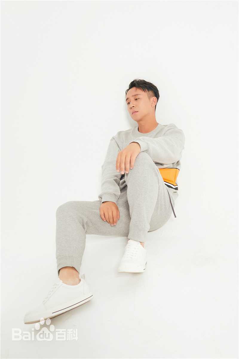 最新刘亭作性感图片