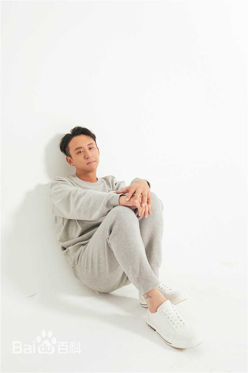 最新刘亭作性感图片