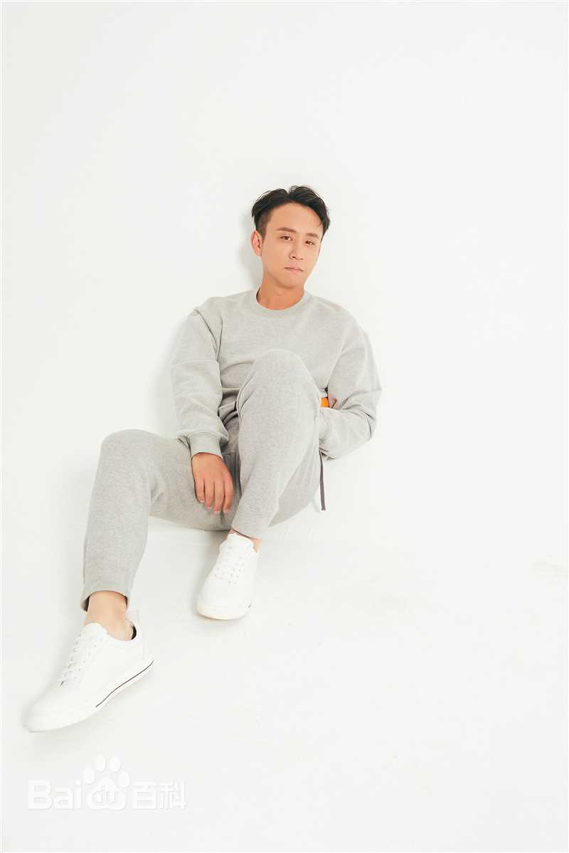 最新刘亭作性感图片