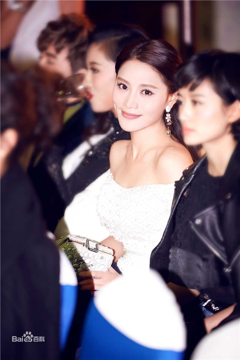 蔡蝶(Vanessa)公开活动照前后照片