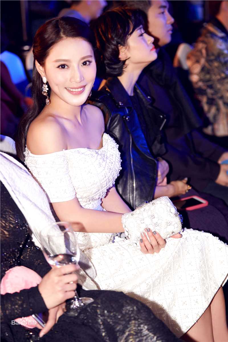 蔡蝶(Vanessa)公开活动照前后照片