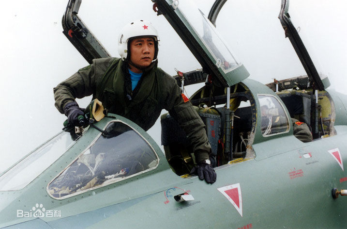 冯国强前后照片