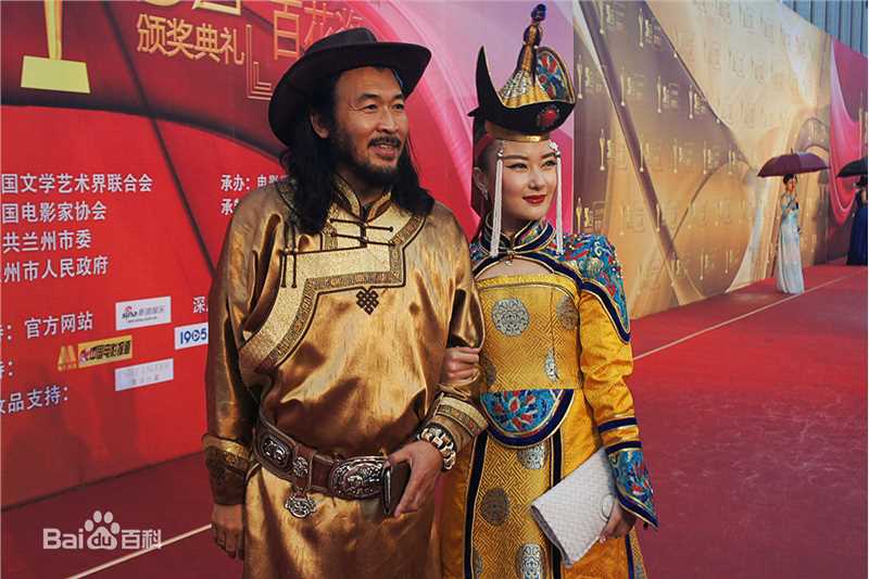 最优质鄂布斯·勇林生活照